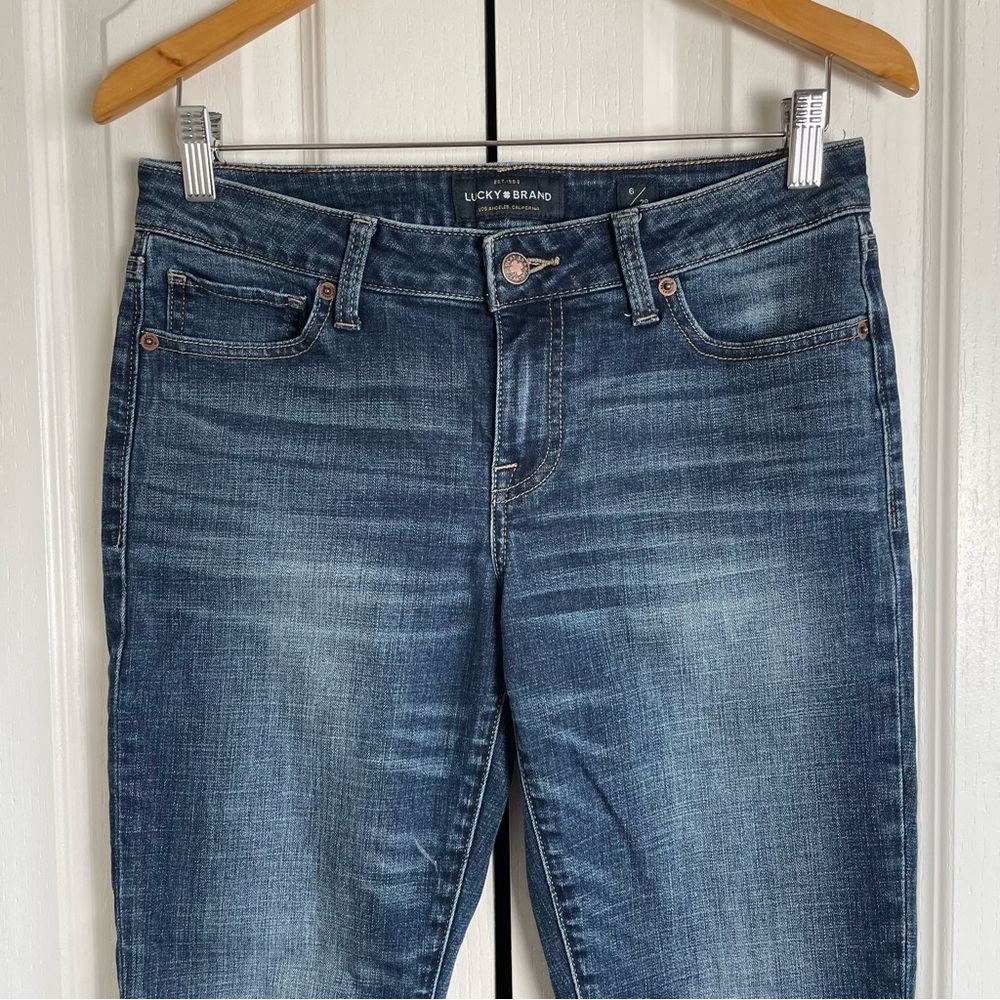 Lucky Brand Straight Skinny Jeans Women’s 6 | 28 Blue Med Wash Whiskering Casual - Picture 2 of 13